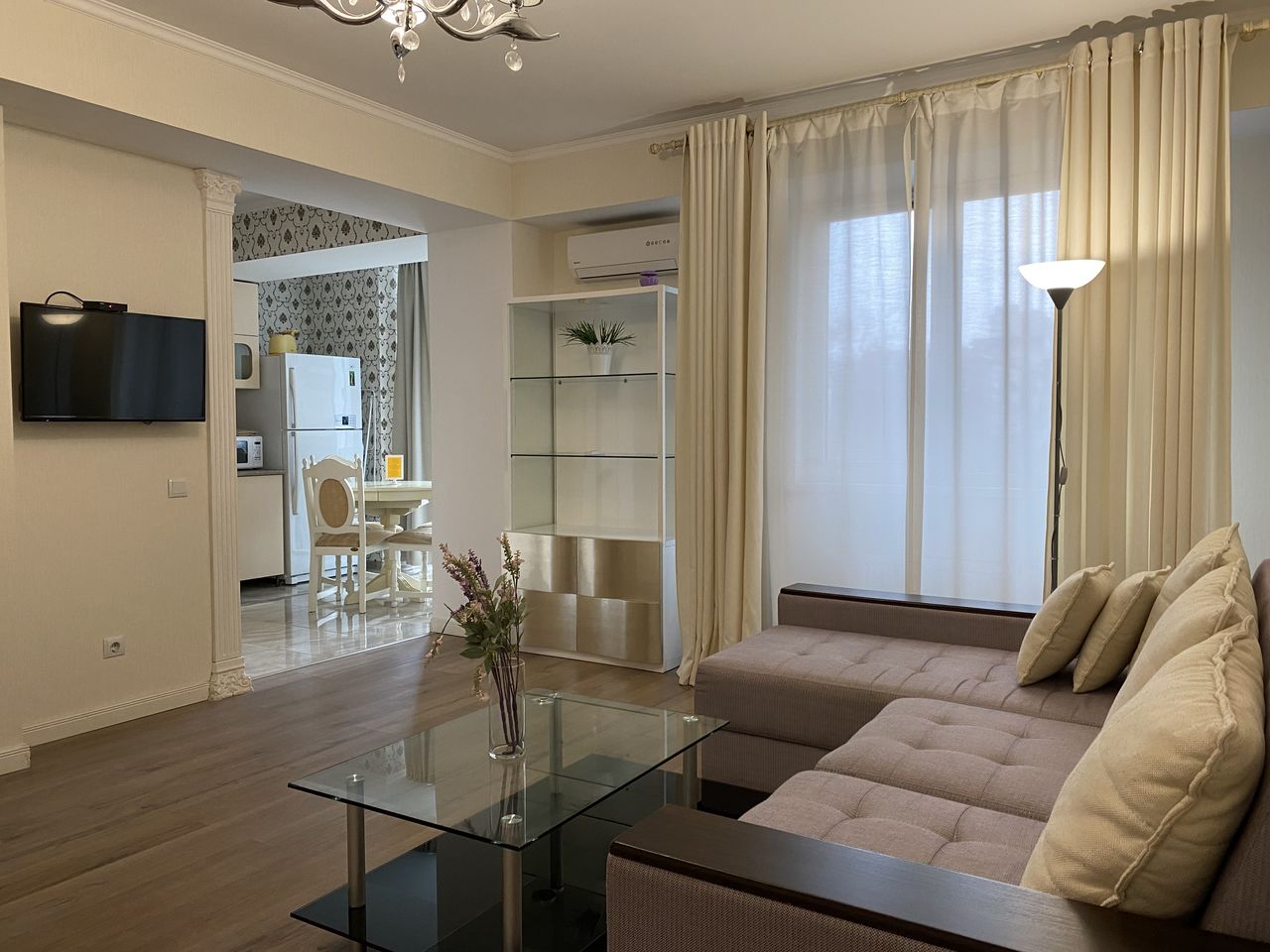 Apartament cu 2 camere, 58 m², Centru, Chișinău foto 2