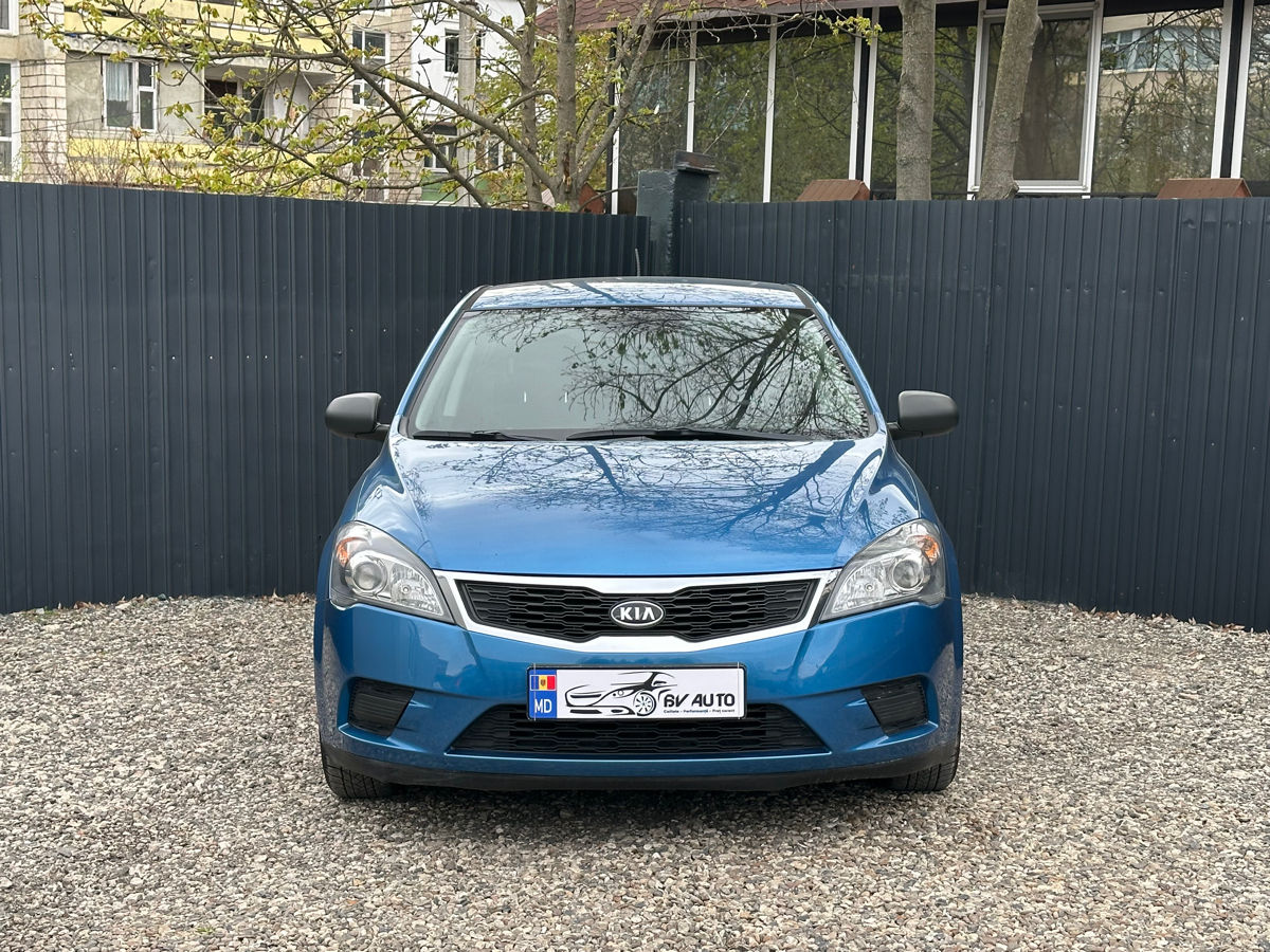KIA Ceed фото 1