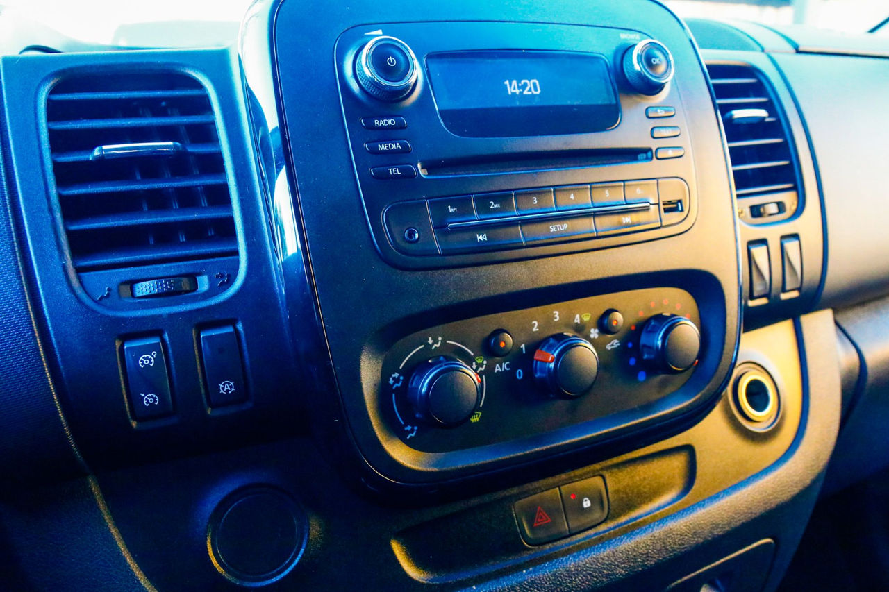 Opel Vivaro фото 9