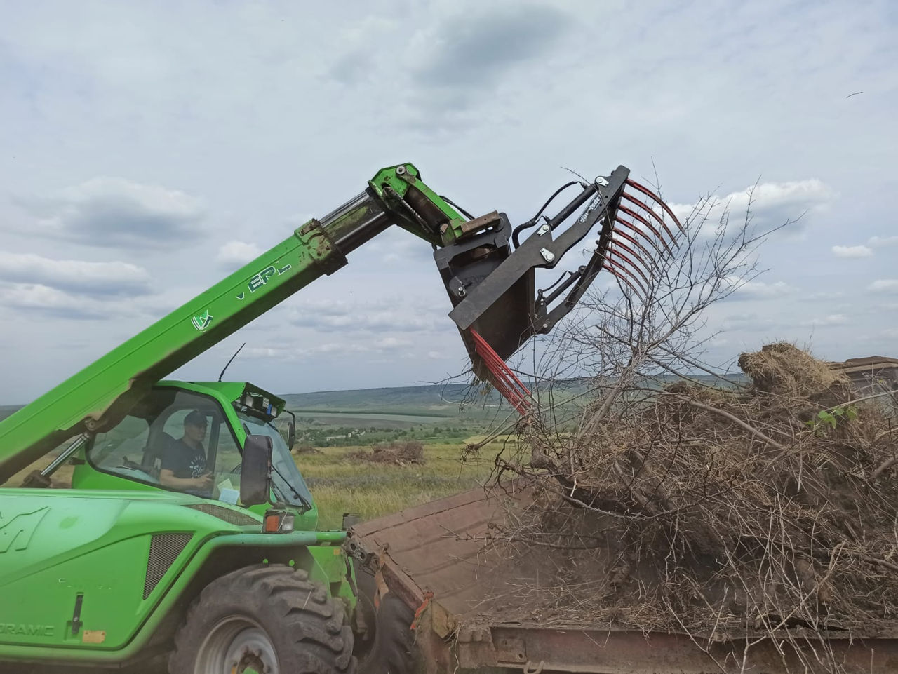 Вилы гидравлические для Merlo foto 3