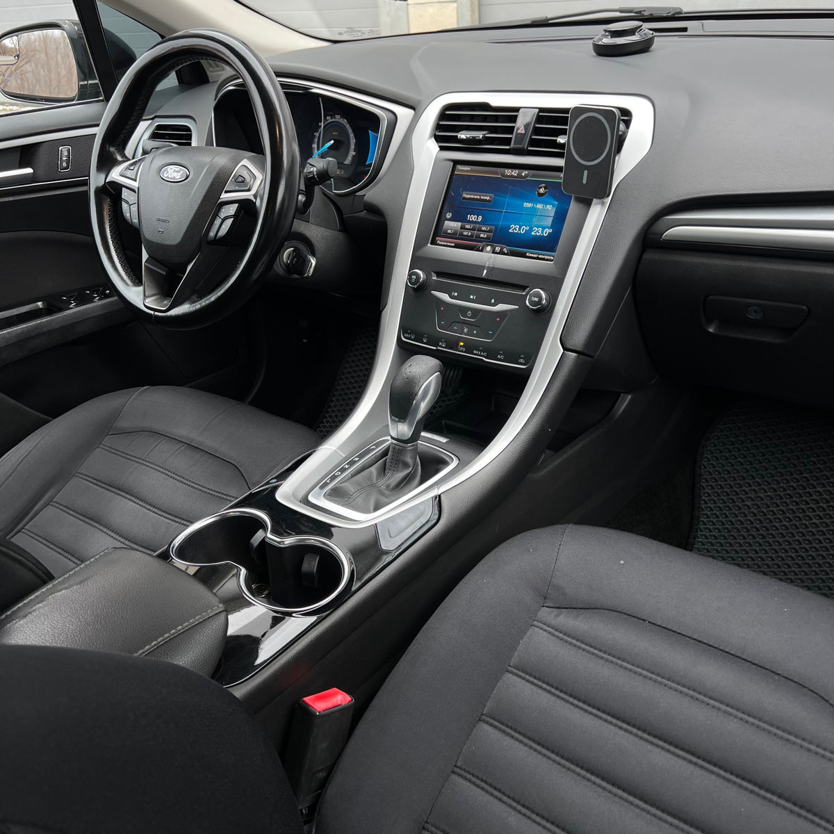 Ford Fusion chirie auto rent car foto 6
