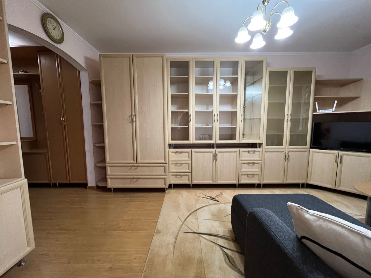 Apartament cu 2 camere, 45 m², Buiucani, Chișinău foto 2