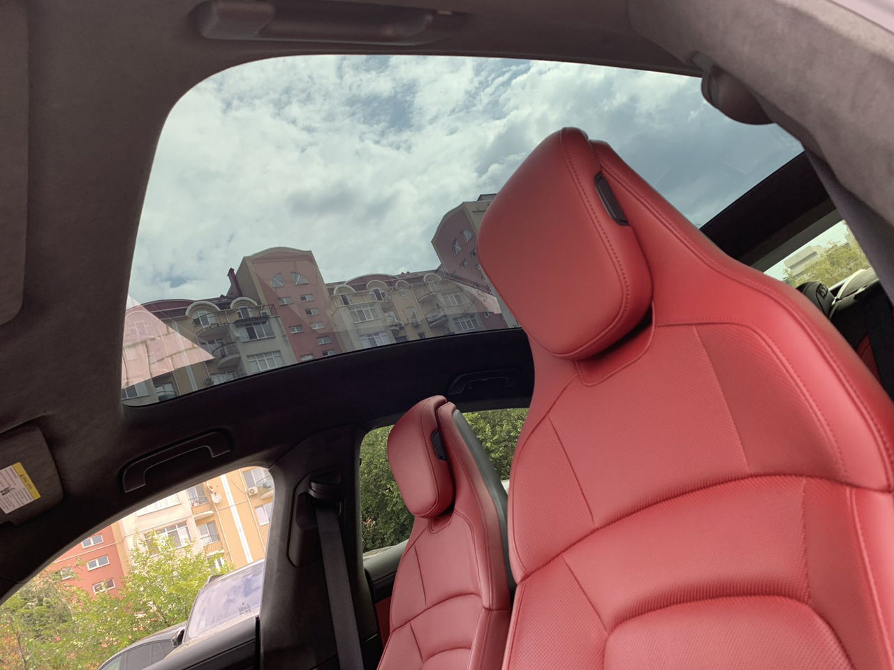 Porsche Taycan foto 14