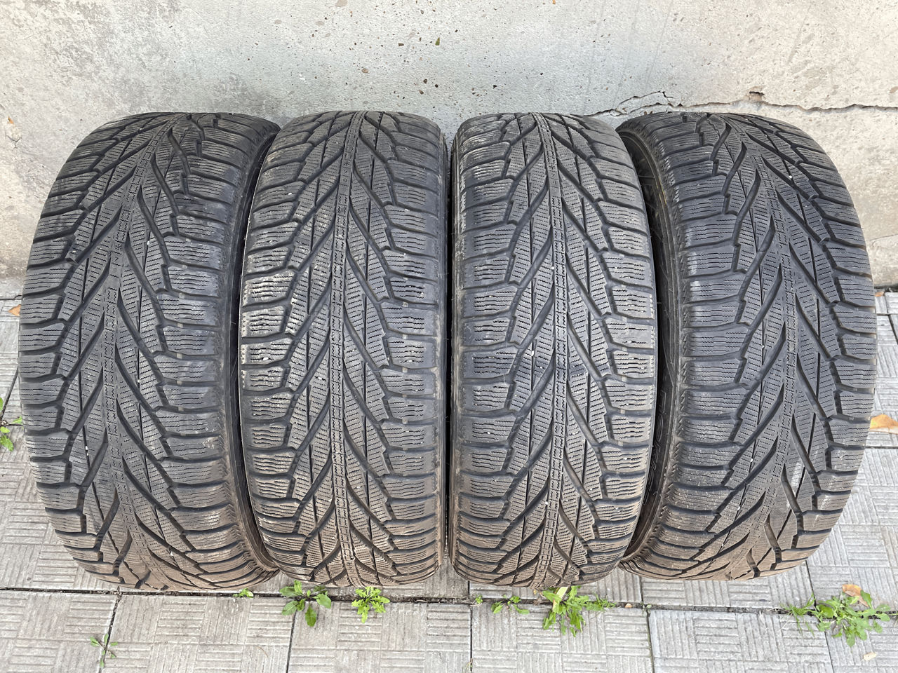 R17 225/60