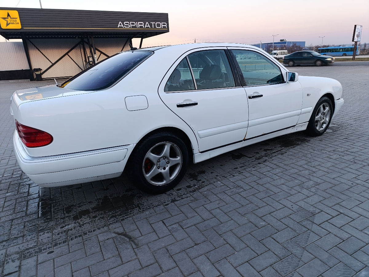 Mercedes E-Class foto 2