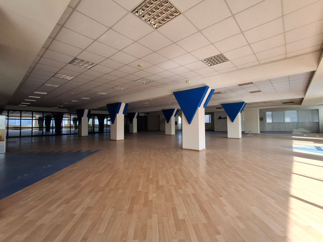 Spațiu Comercial / Reprezentanta de Închiriat. 600 mp – str. Calea Iesilor 10 фото 2