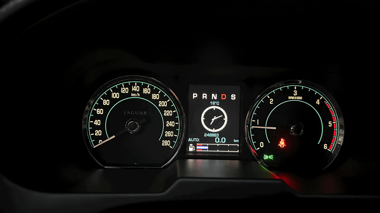 Jaguar XF фото 6