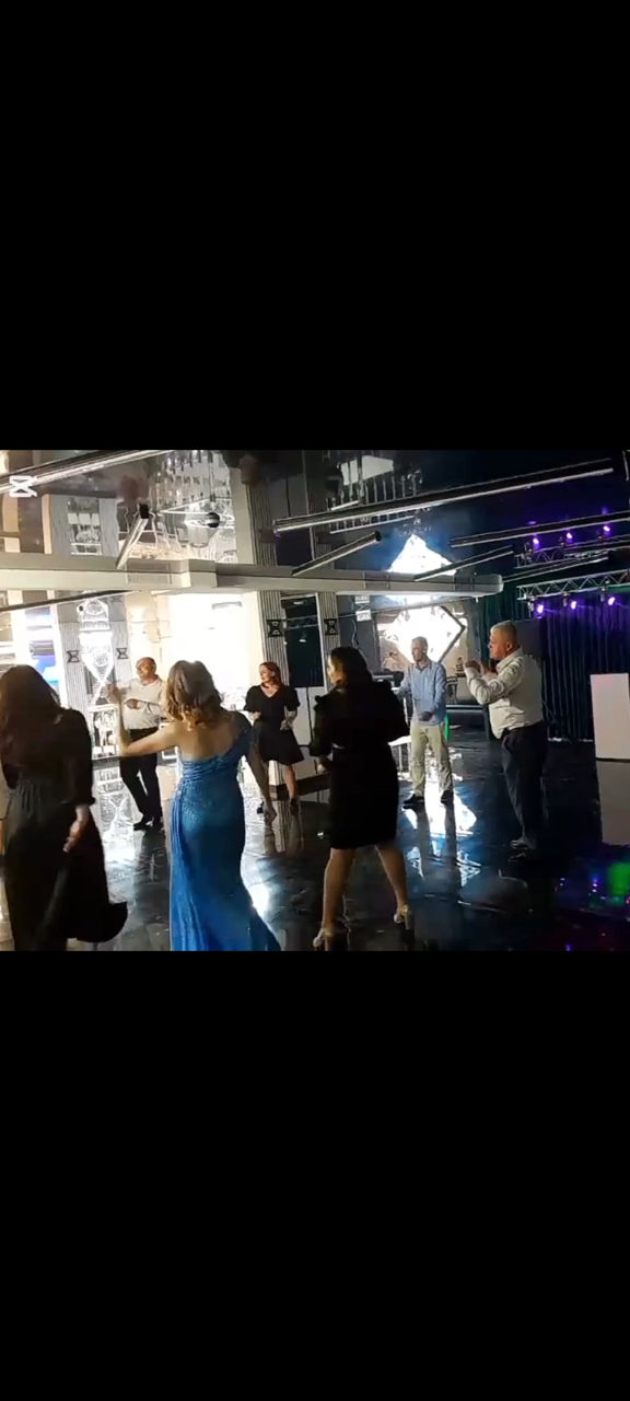 Muzică DJ/Lumini- solistă -moderatoare - pentru evenimente : zile de naștere ,nunți , cumatrii e.t.c foto 2