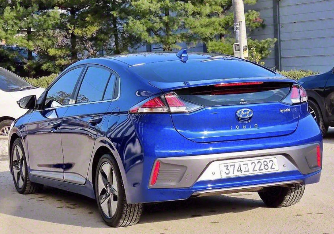 Hyundai IONIQ фото 1