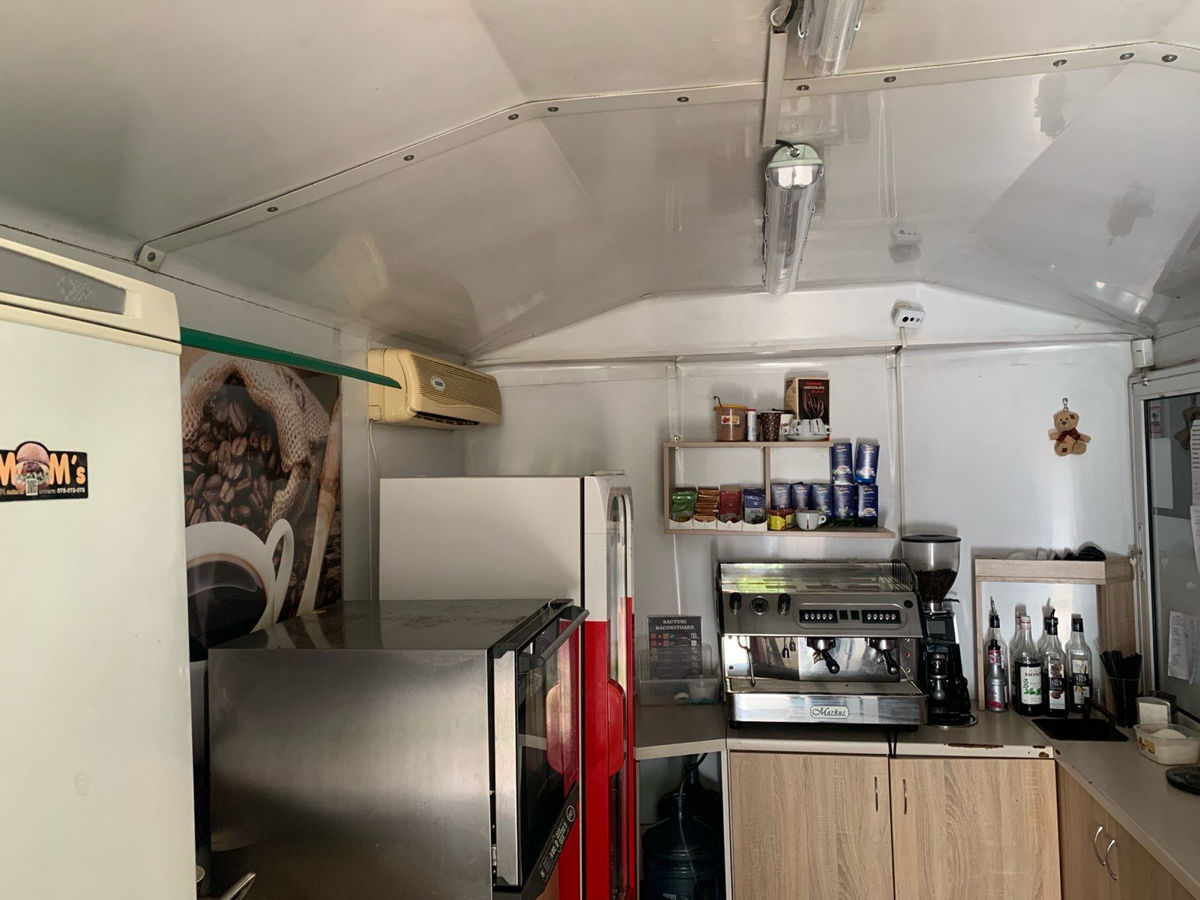 Rulotă mobilă pentru comercializarea cafea și produse de patiserie  foto 4