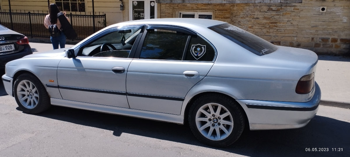 BMW 5 Series foto 0