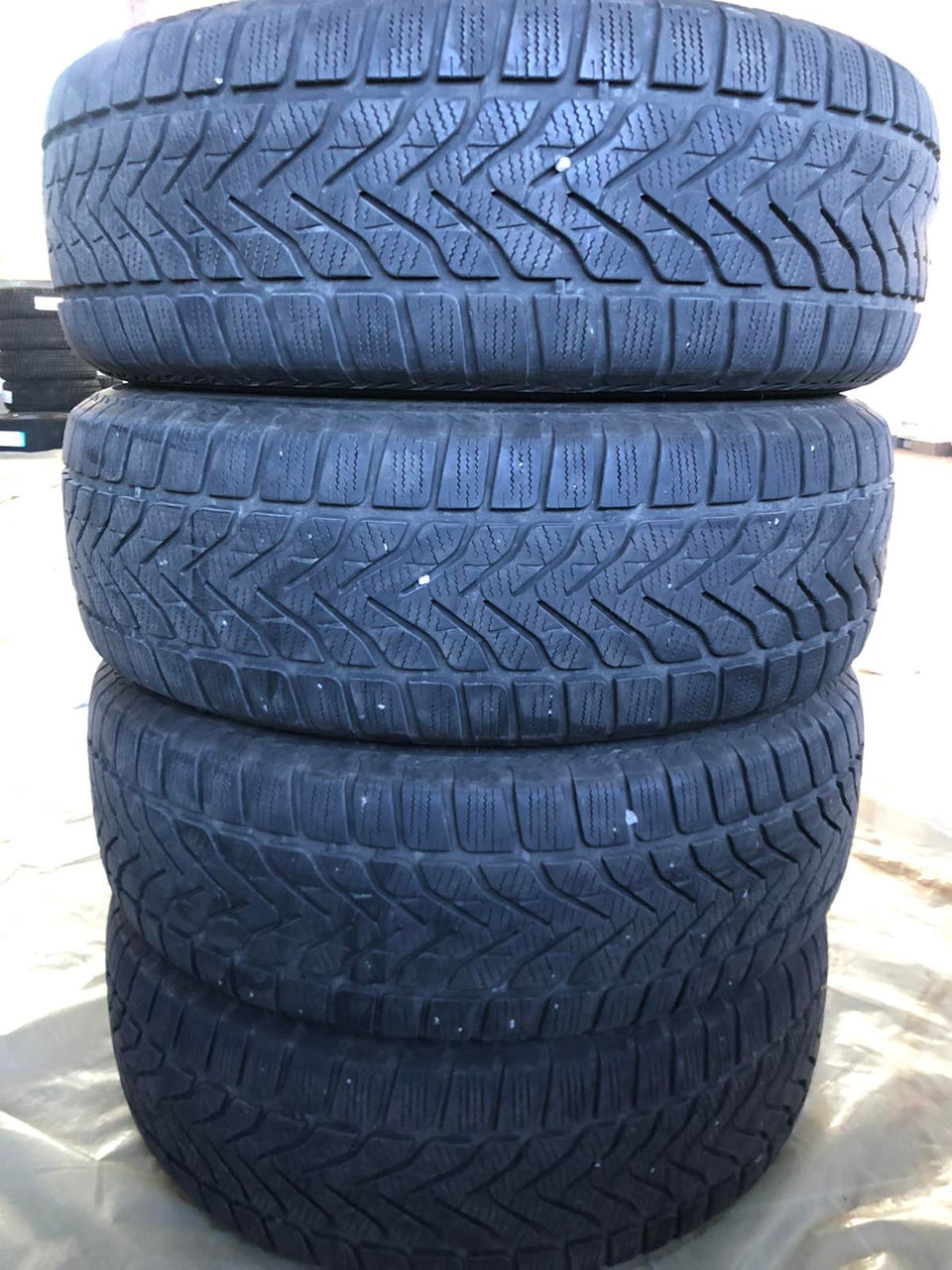 Lassa зимние 235/65 r17. 1 сезон проехала. 90% протектор foto 1