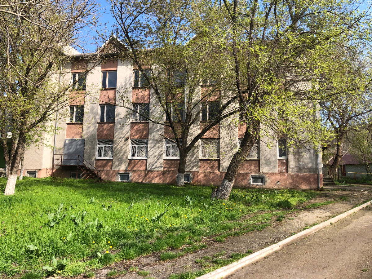 Se vinde spatiu imobiliar in or. Nisporeni str.Ioan Voda 11 Centru in fata Politiei foto 0