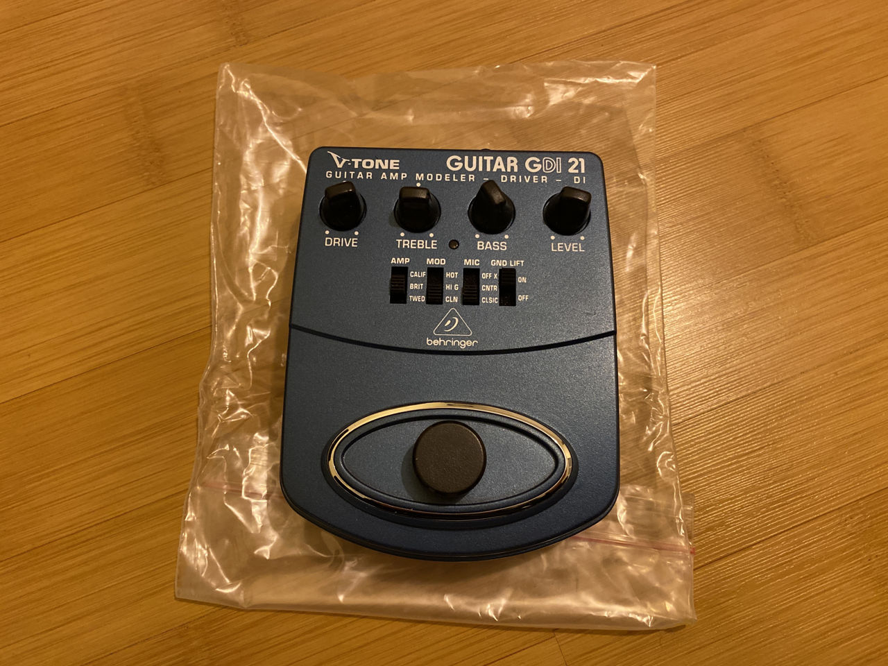 Behringer GDI21 (Active DIBox / Amp Cab simulator)