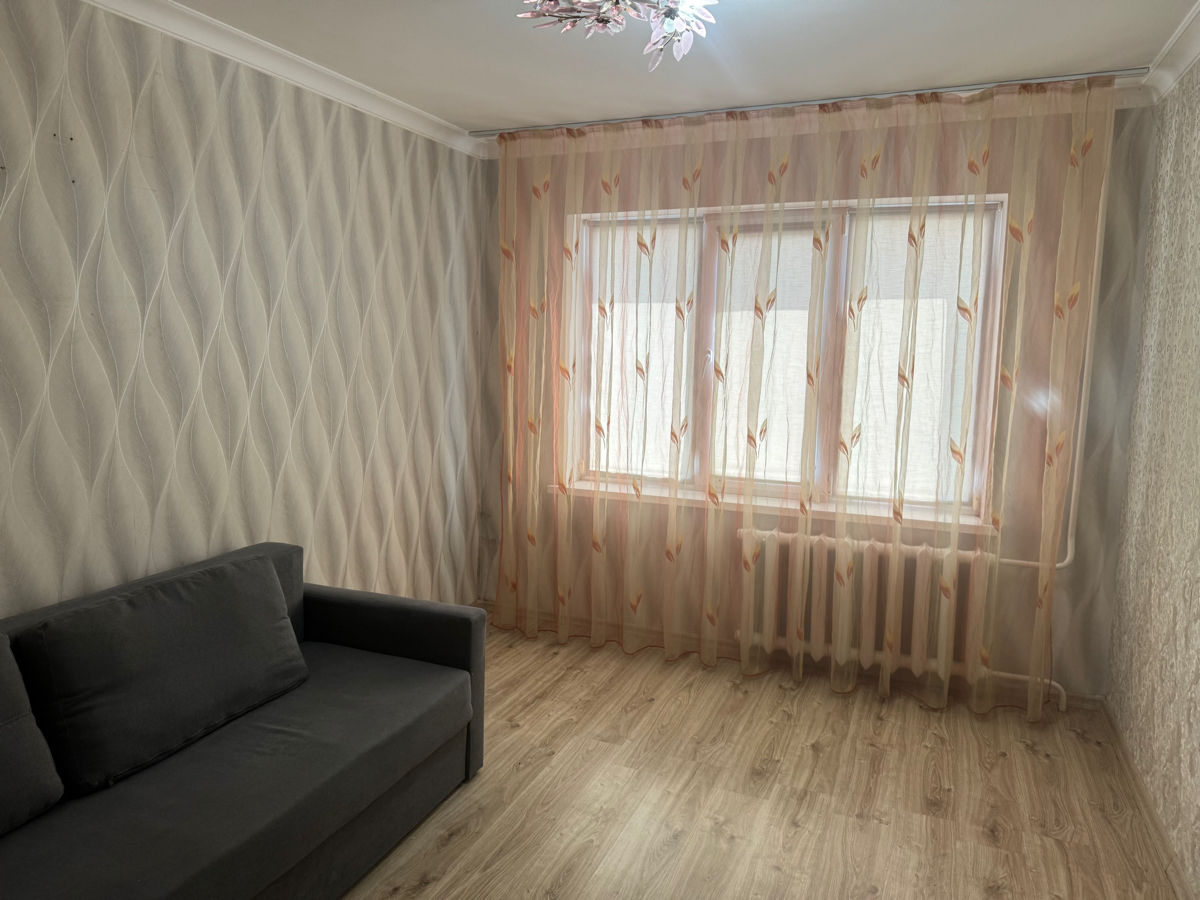 Apartament cu 2 camere, 54 m², Podul Chișinăului, Bălți foto 2