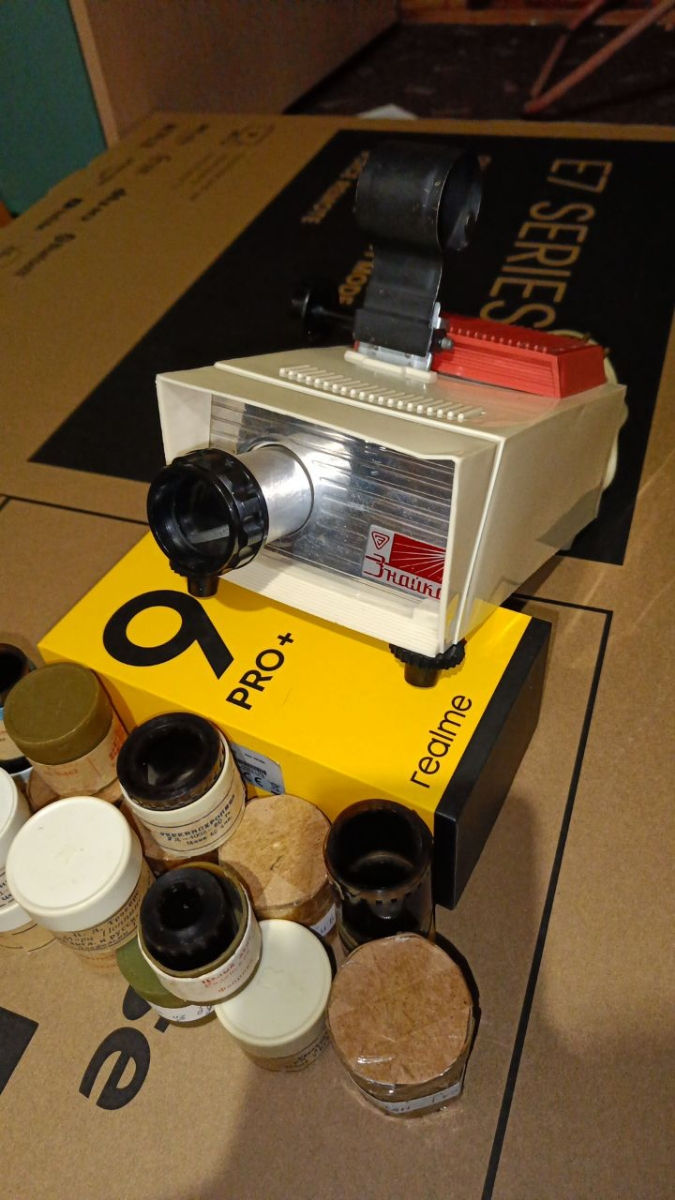 Диапроектор/фильмоскоп "Знайка" "нулёвый" + фильмы и сказки.