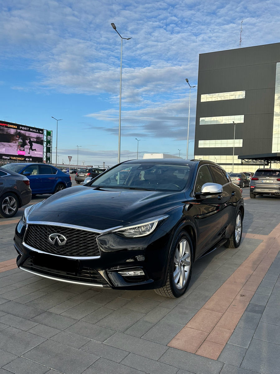 Infiniti Q30 фото 1