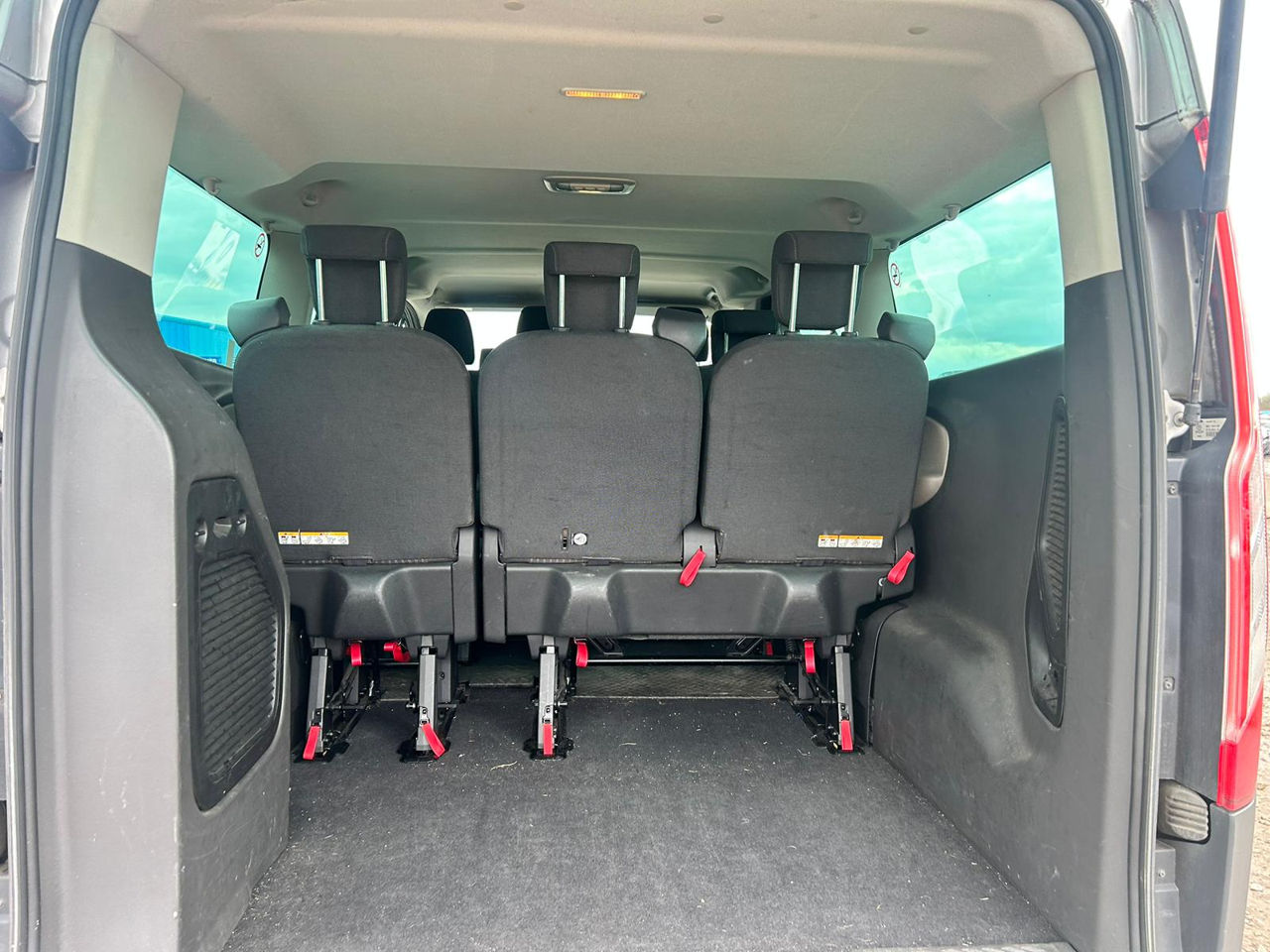 Dezmembrez ford transit custom pasager 9 locuri foto 1