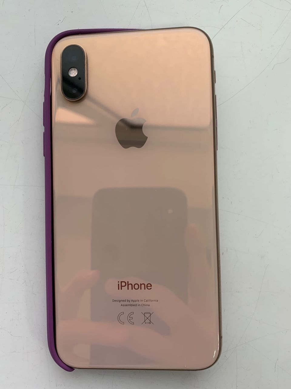 Продам отличный телефон iPhone Xs в золотом цвете.