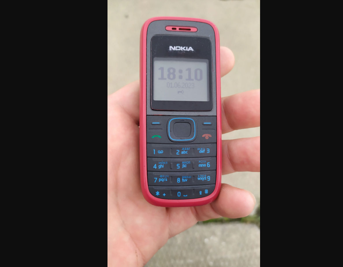 Nokia 1208-новый-Русская-англ. клавиатура. Зарядка в комплекте.