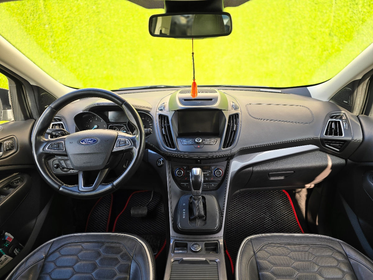 Ford Kuga foto 8