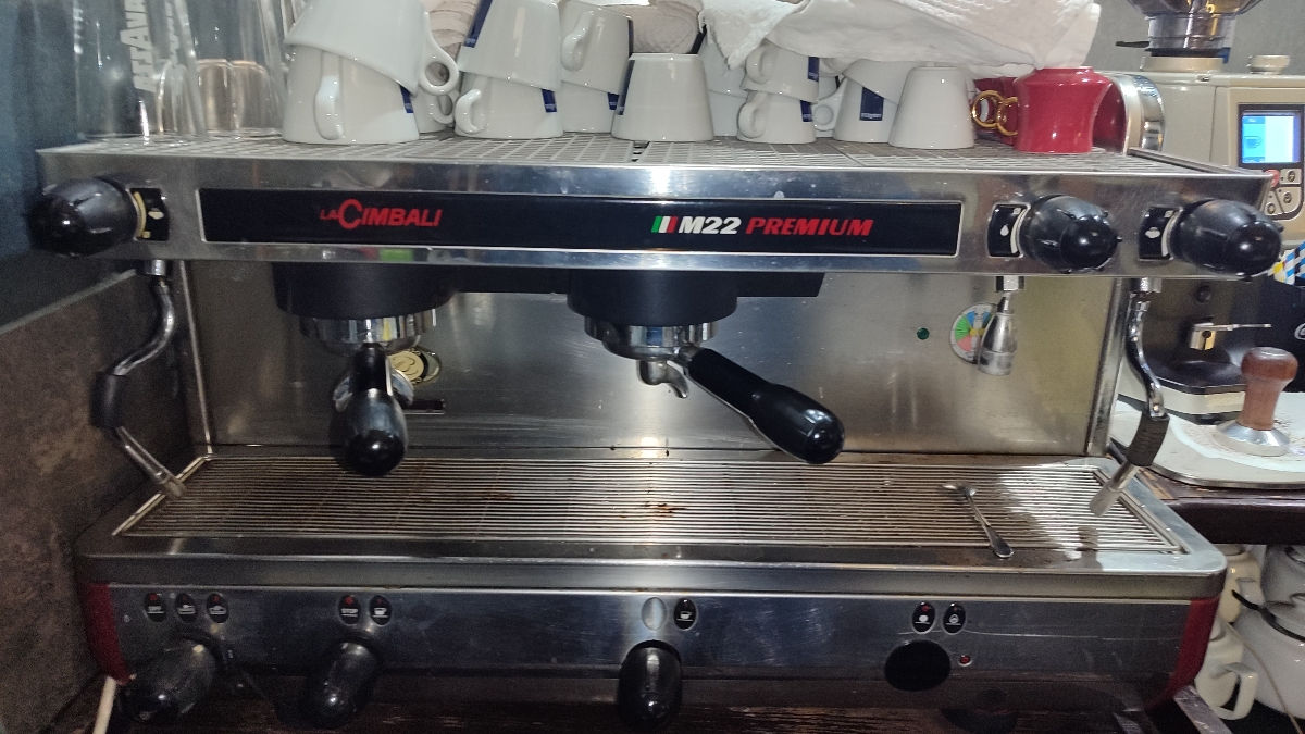 Aparat de cafea profesional La Cimbali M22 950 euro foto 1