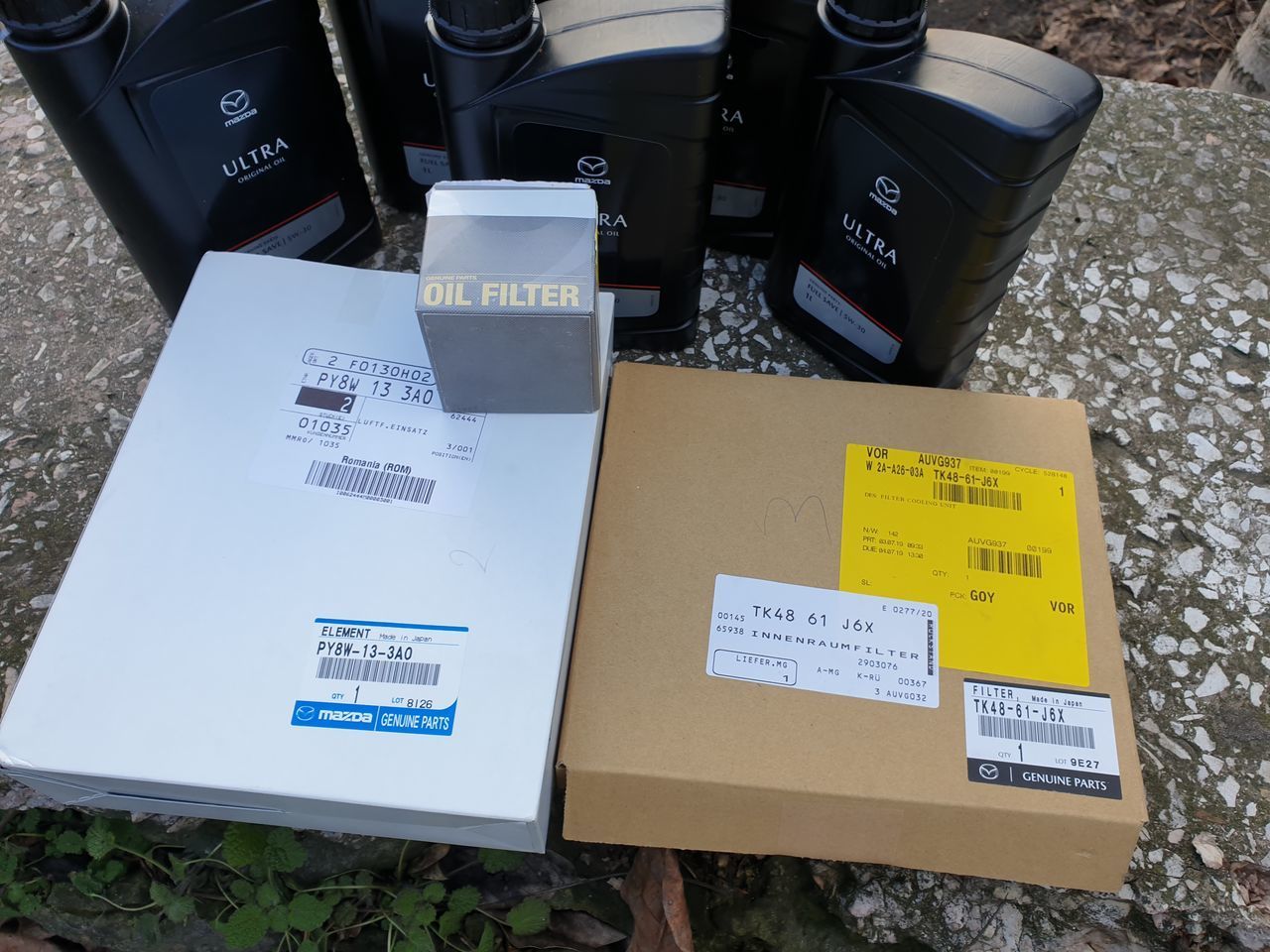 Se vinde ulei Mazda original 5W30 + toate 3 filtre