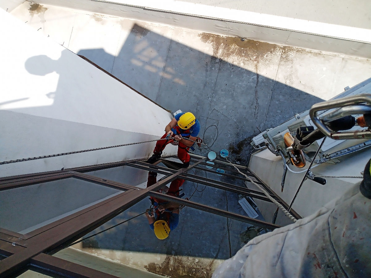 Alpinism industrial, lucrări la mare altitudine de orice complexitate, servicii de alpinism foto 7