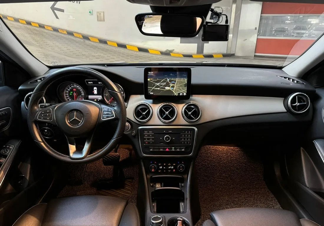 Mercedes GLA foto 8