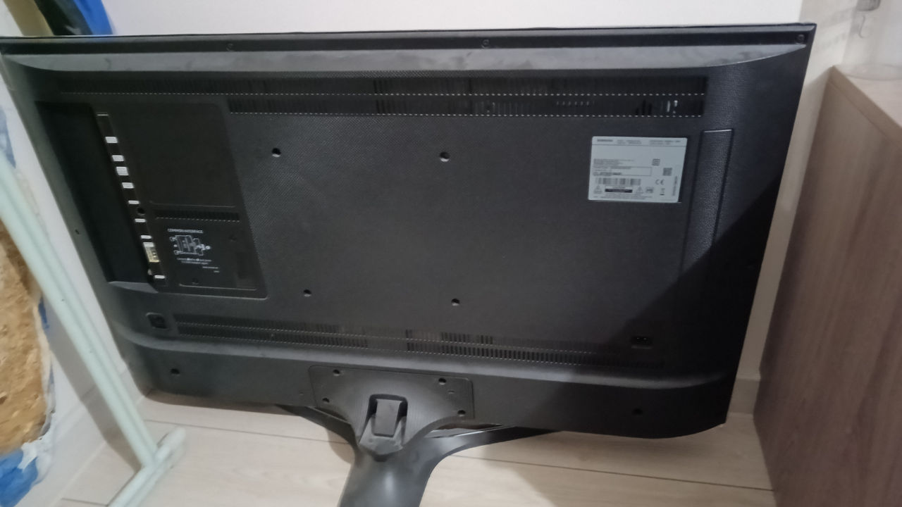 TV Samsung la piese foto 3