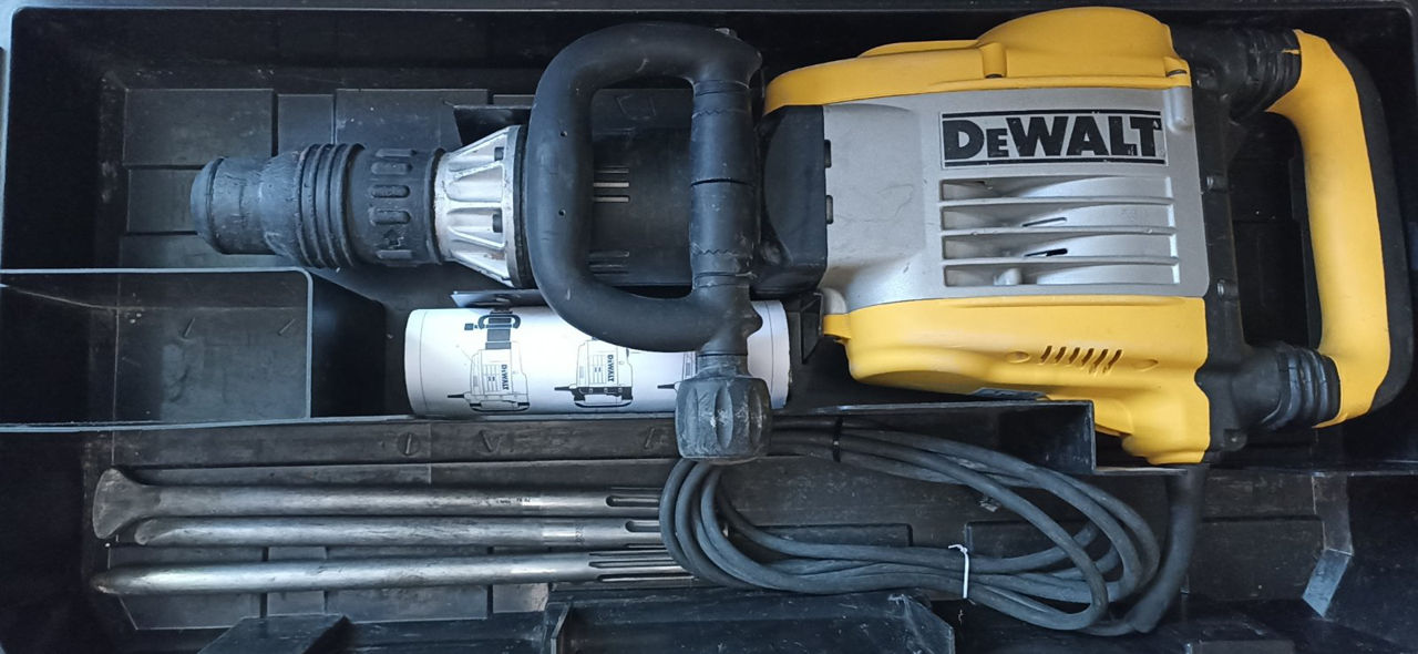 Отбойник Dewalt