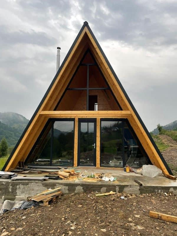 Vând casa din lemn ori ce dimensiuni stil A foto 0