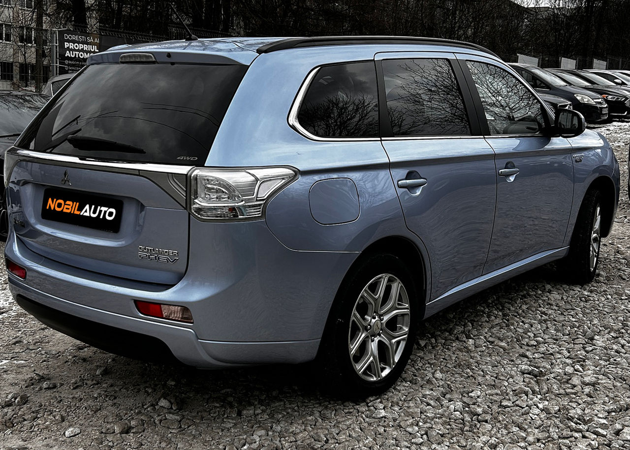 Mitsubishi Outlander foto 3