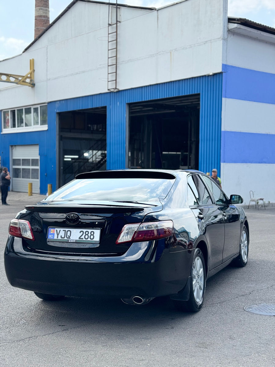Toyota Camry фото 1