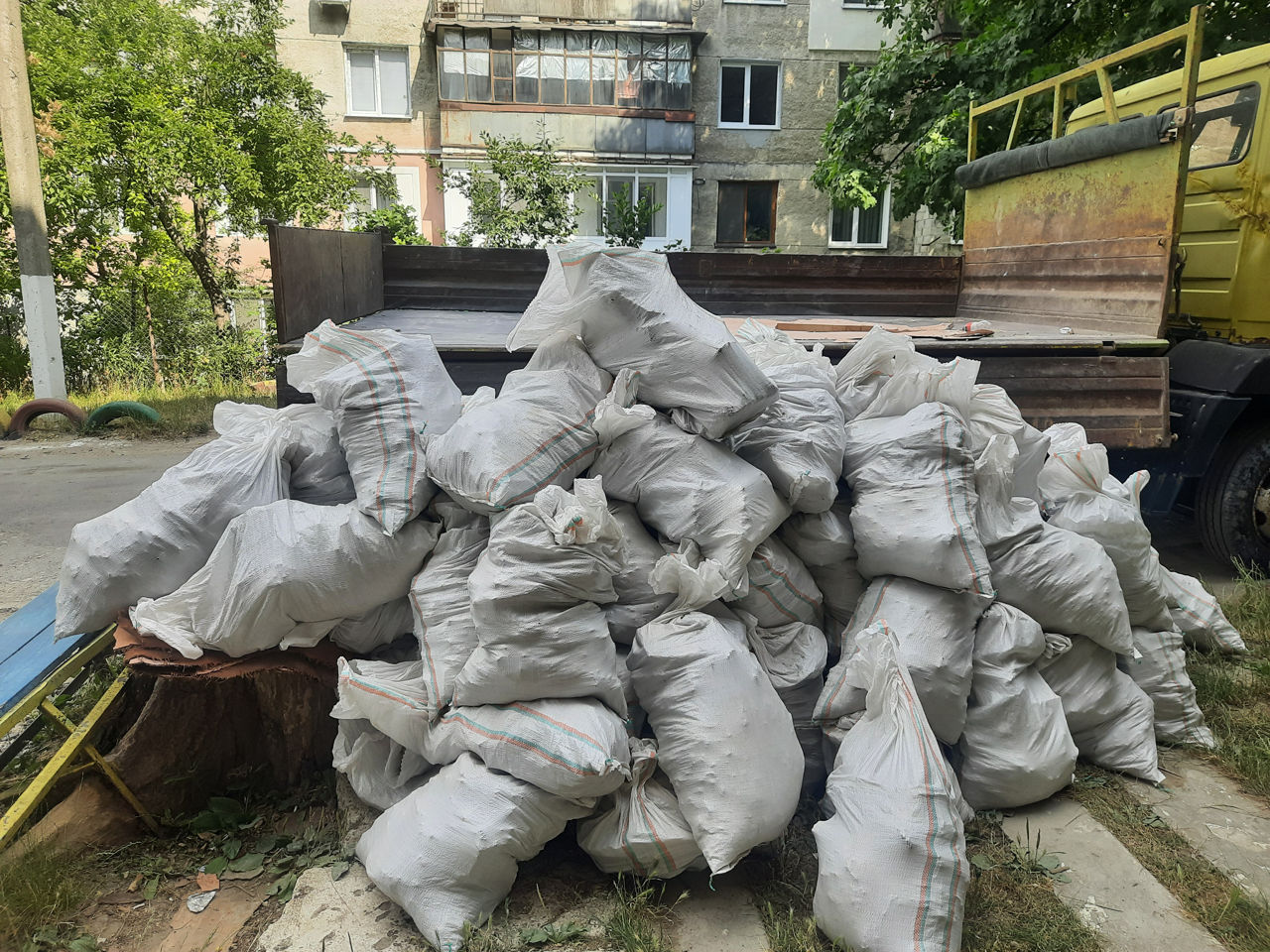 Gunoi evacuam + hamali. вывоз мусора с погрузкой. foto 1