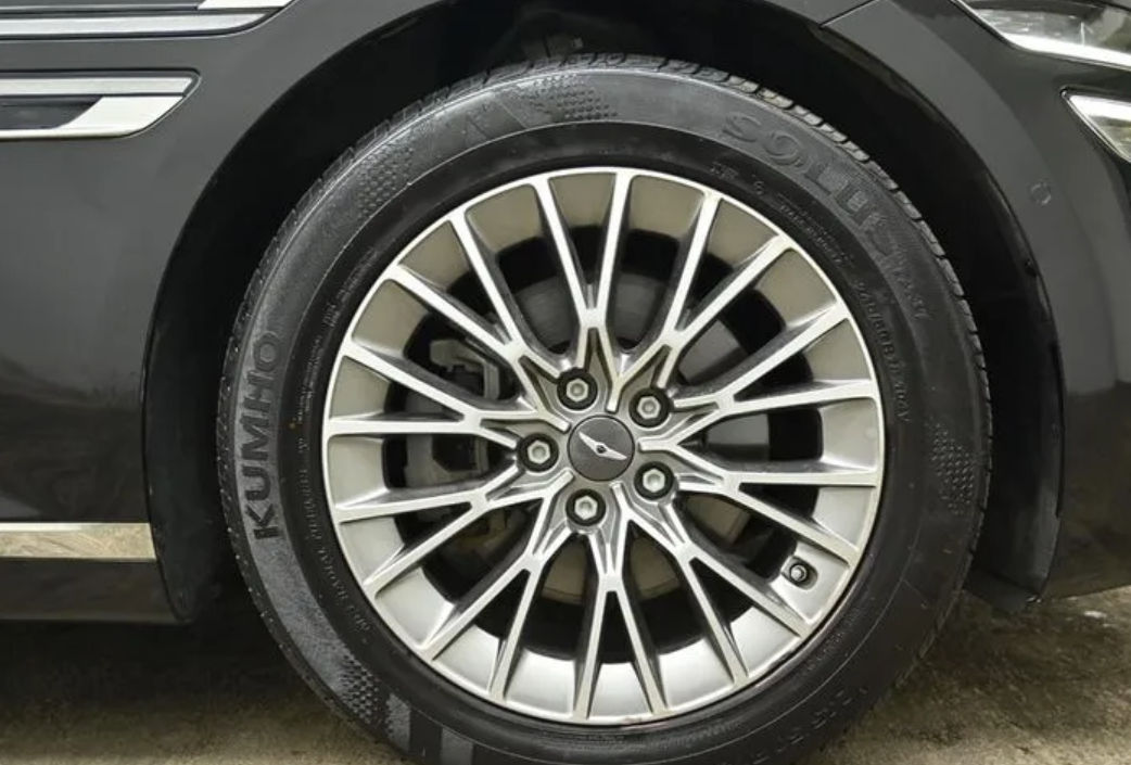 Genesis G80 foto 1