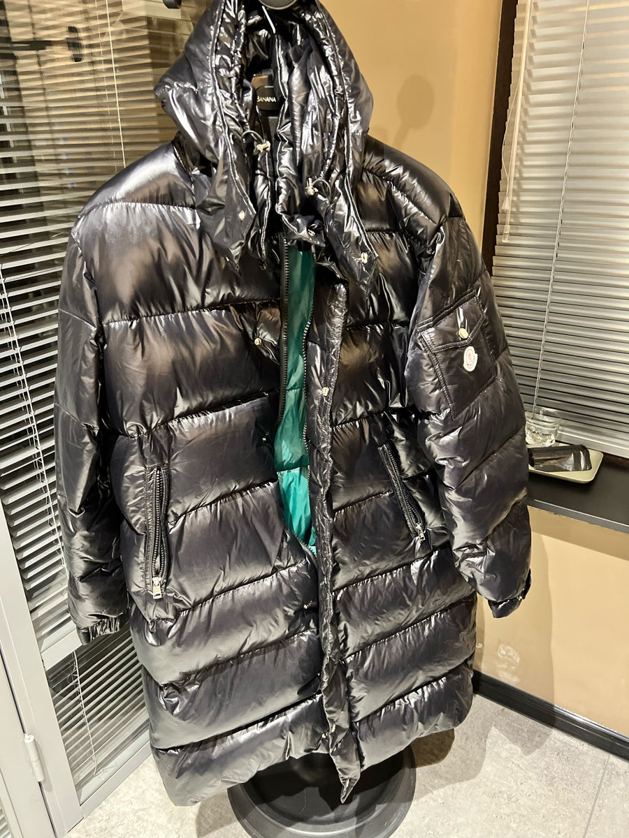 Зимняя куртка Moncler.