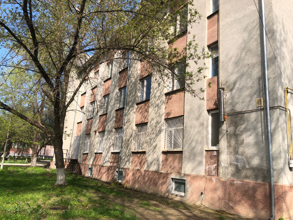 Se vinde spatiu imobiliar in or. Nisporeni str.Ioan Voda 11 Centru in fata Politiei foto 1