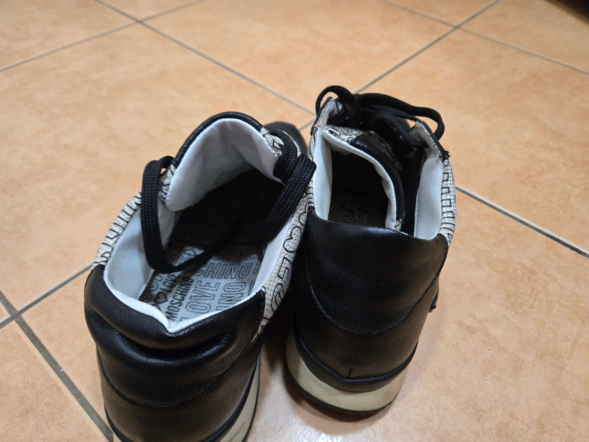 Adidasi Moschino foto 2