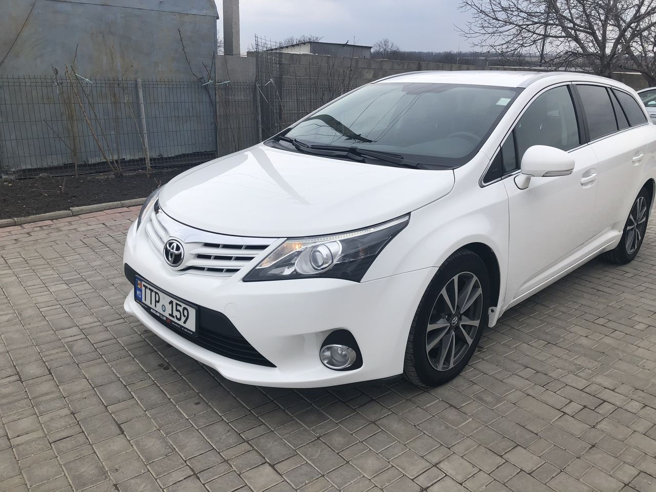 Toyota Avensis фото 2