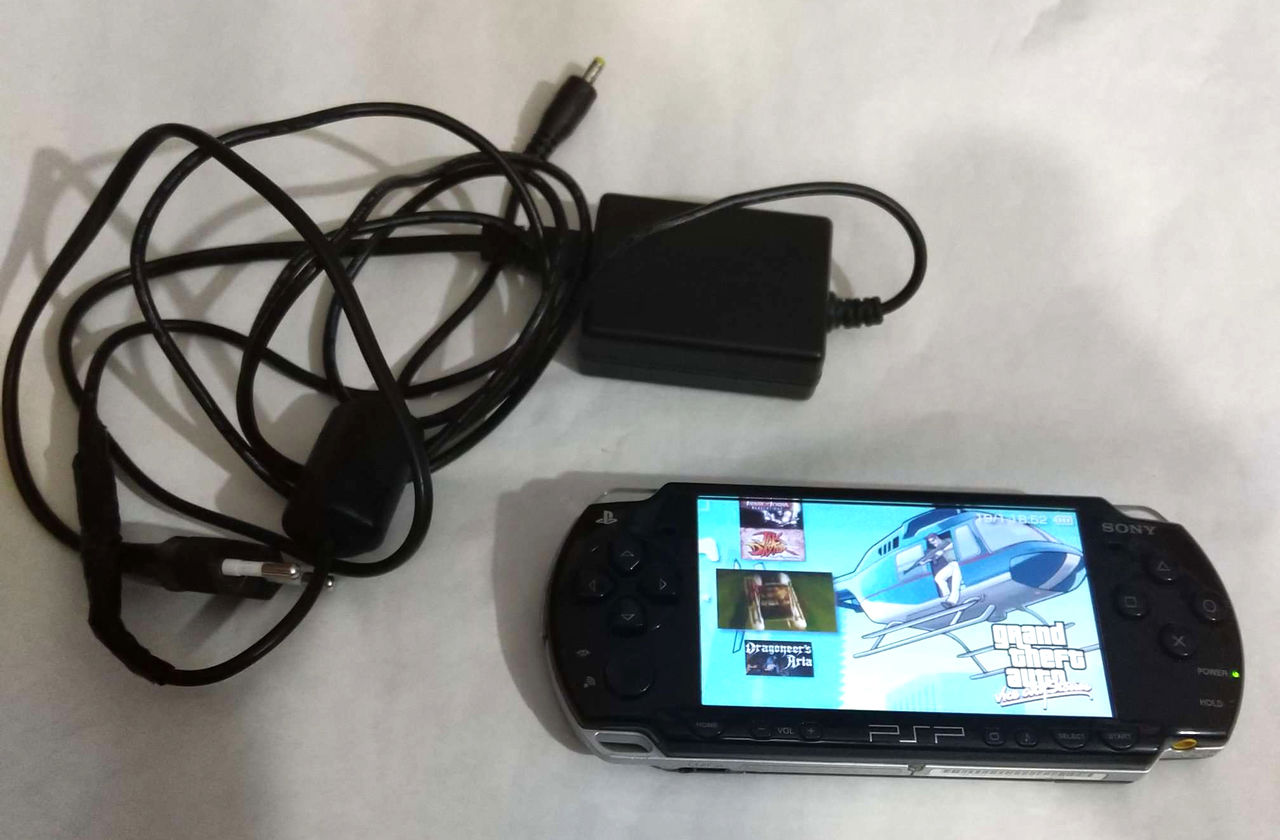 PSP Slim - прошитый + 8GB с играми