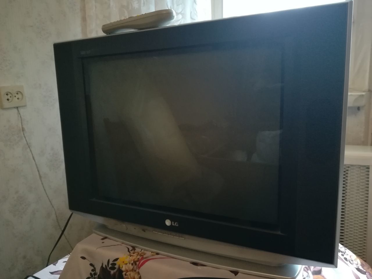 LG телевизор 54 см