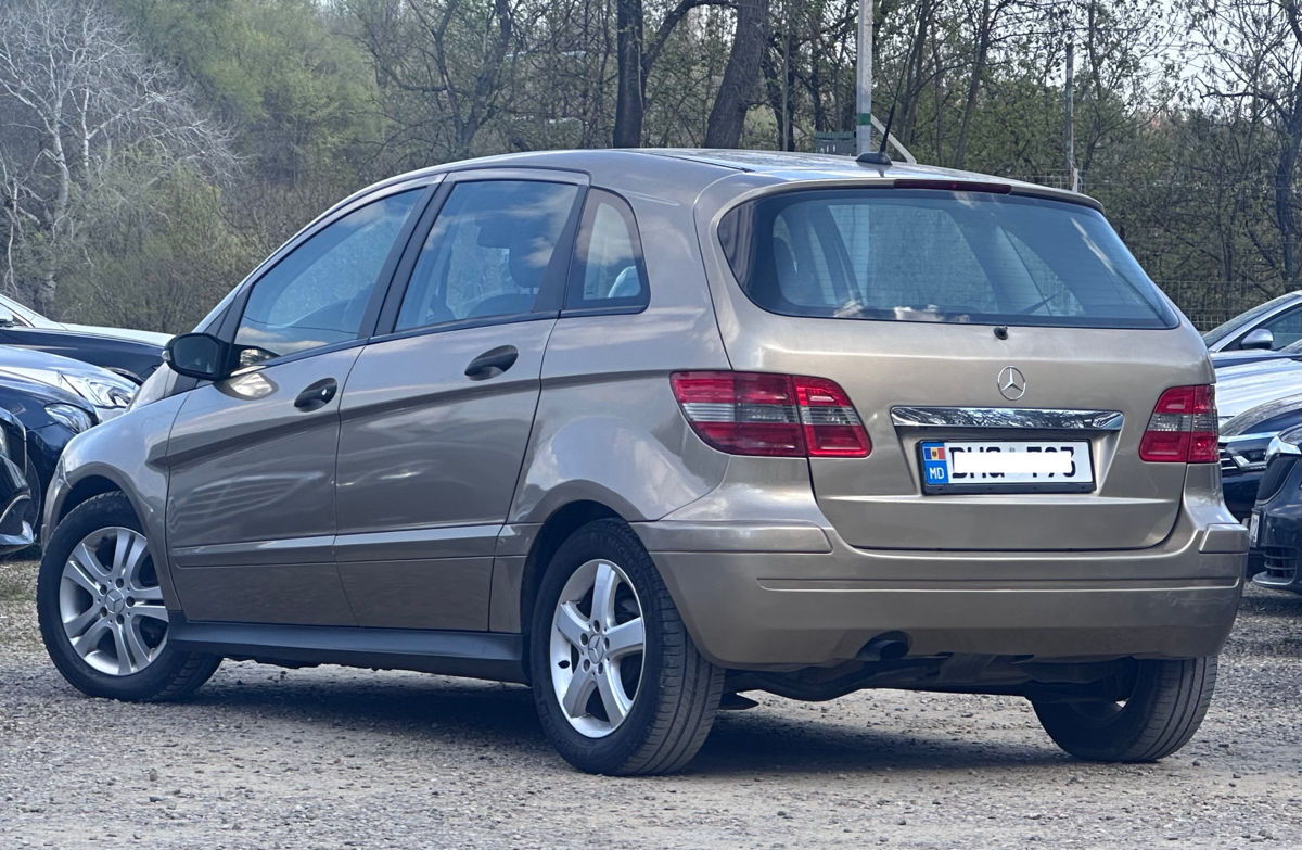 Mercedes B-Class foto 2