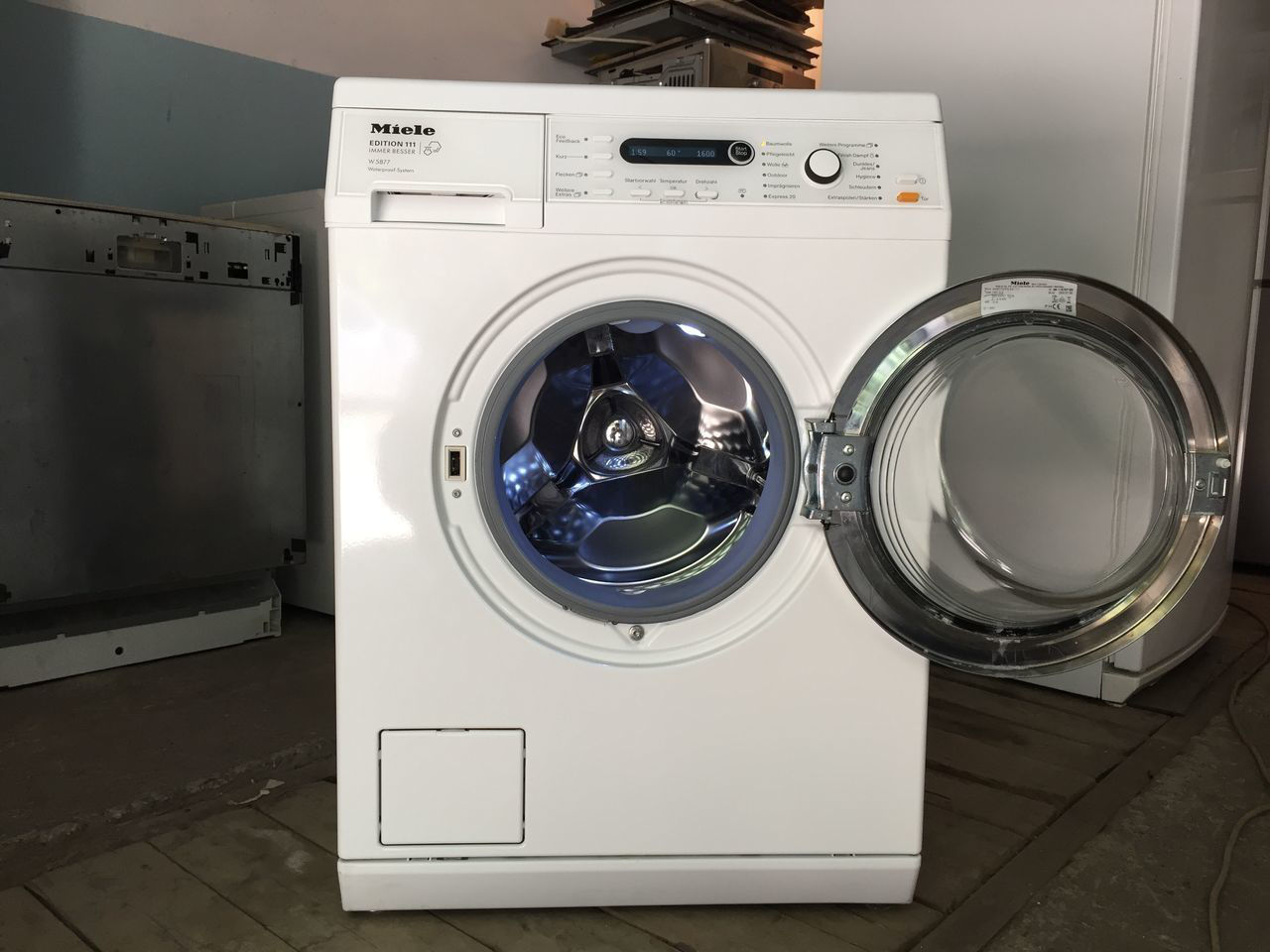 Стиральная машина Miele 111 с парогенератором фото 3