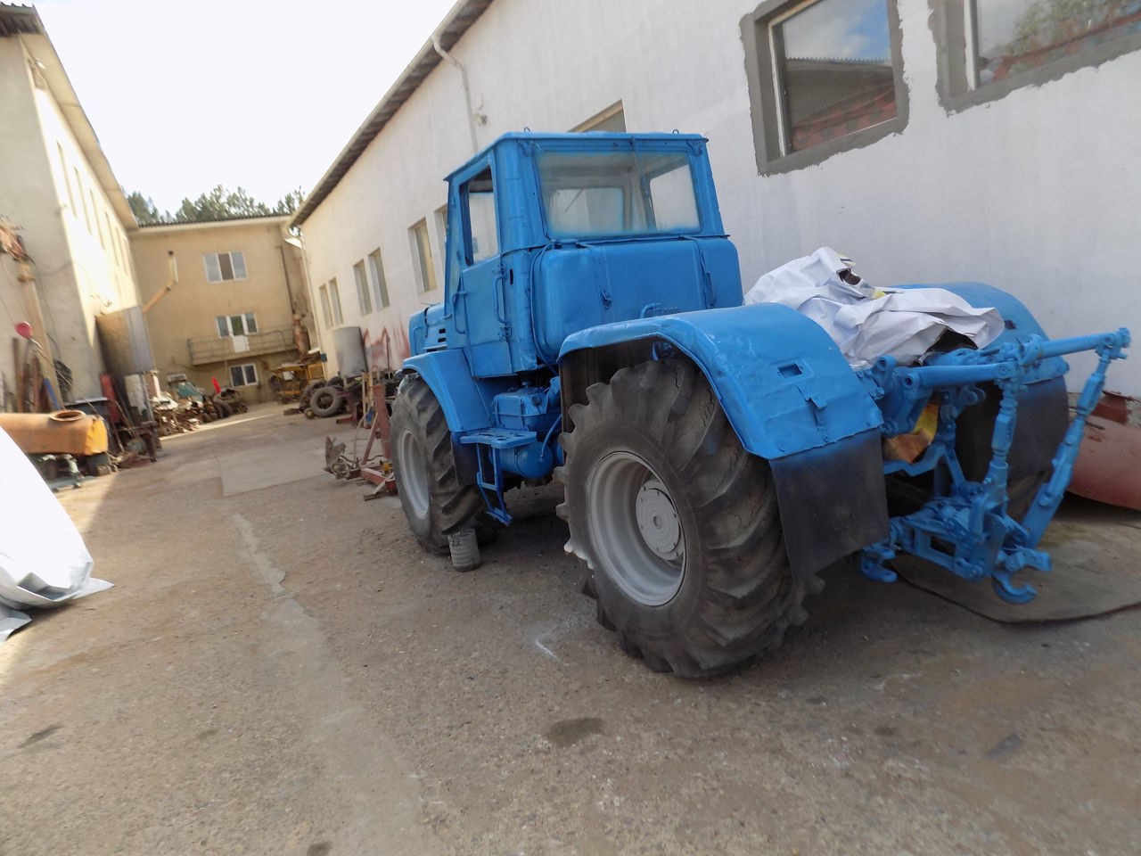 tractor  T150 cu motor de MAZ sase cilindre foto 1