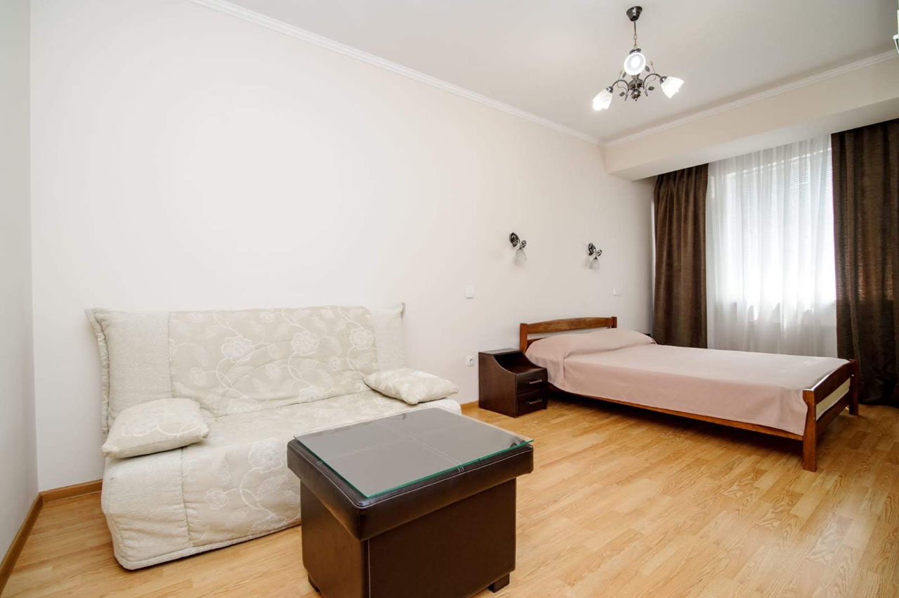 Apartament cu 1 cameră, 45 m², Centru, Chișinău foto 1