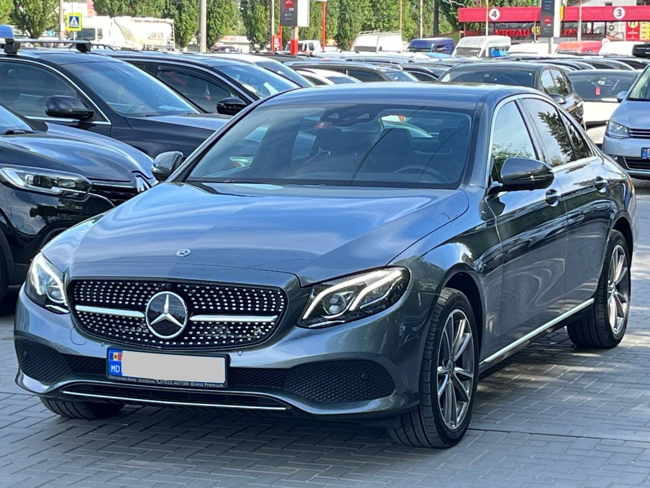 Mercedes E-Class foto 0