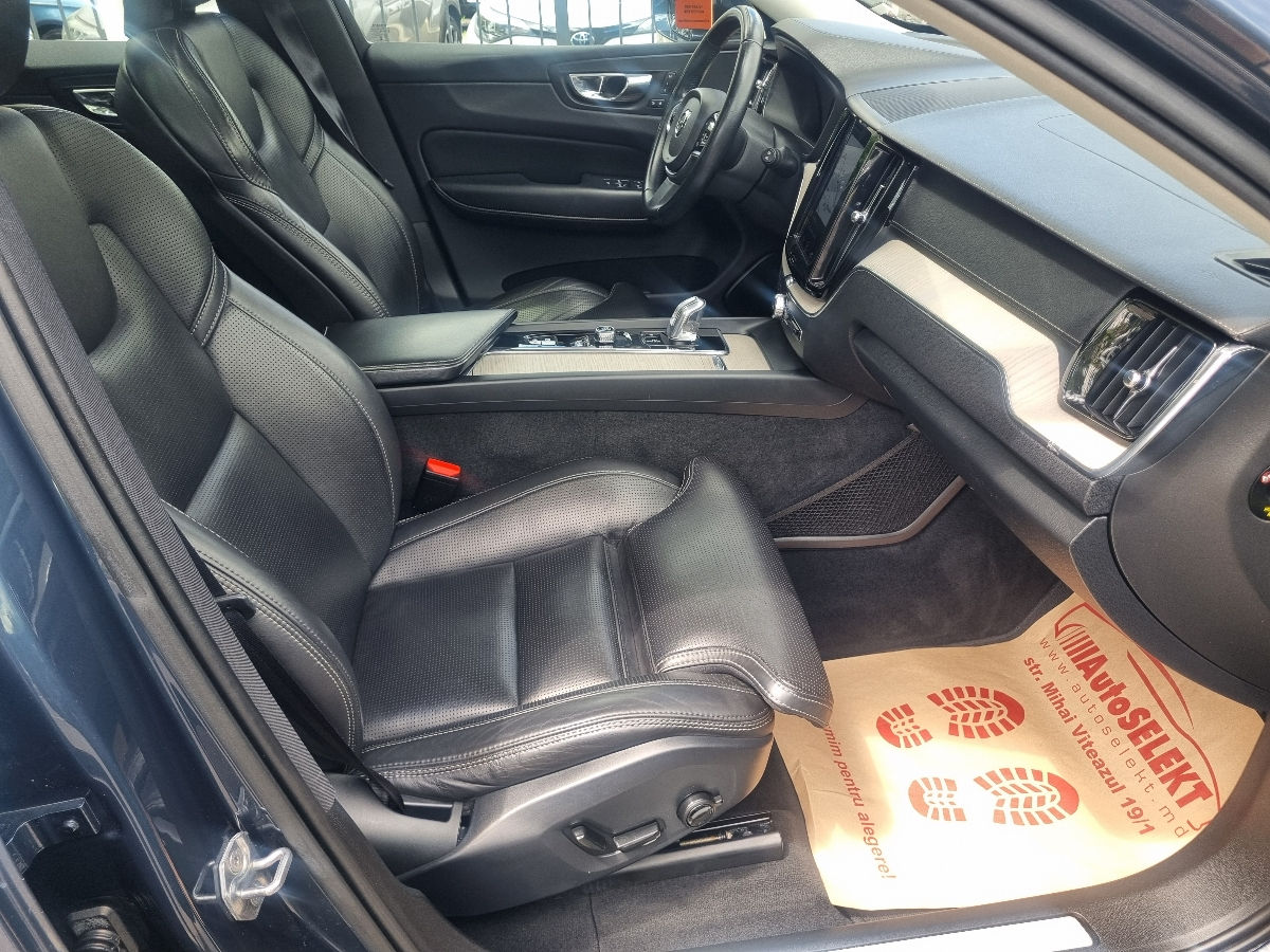 Volvo XC60 2019 photo 11