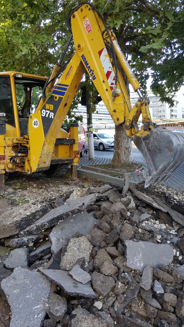 Excavator . gidromolot . miniexcavator. Excavatoare pentru demolari . Demolarea betonului foto 3
