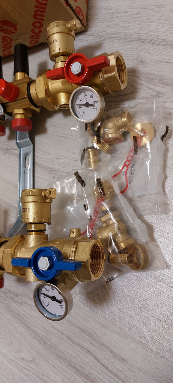 Коллектор Giacomini на 4 и 3 контура